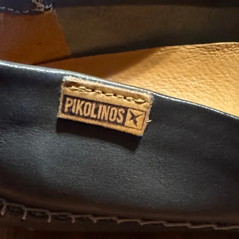 PIKOLINOS Men's Dark Gray Cut-Out Loafers